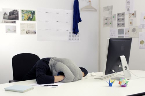 Bantal Tidur Siang adalah hadiah yang terus diberikan untuk Hari Boss