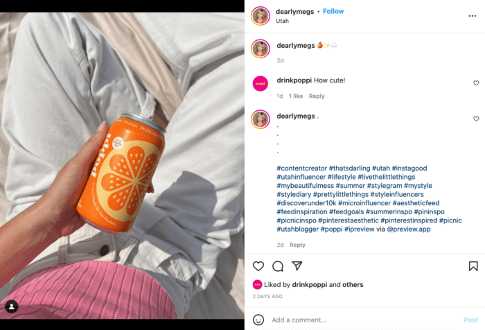 Gambar Instagram dari seorang influencer mikro potensial yang memegang sekaleng merek minuman DTC Poppi.