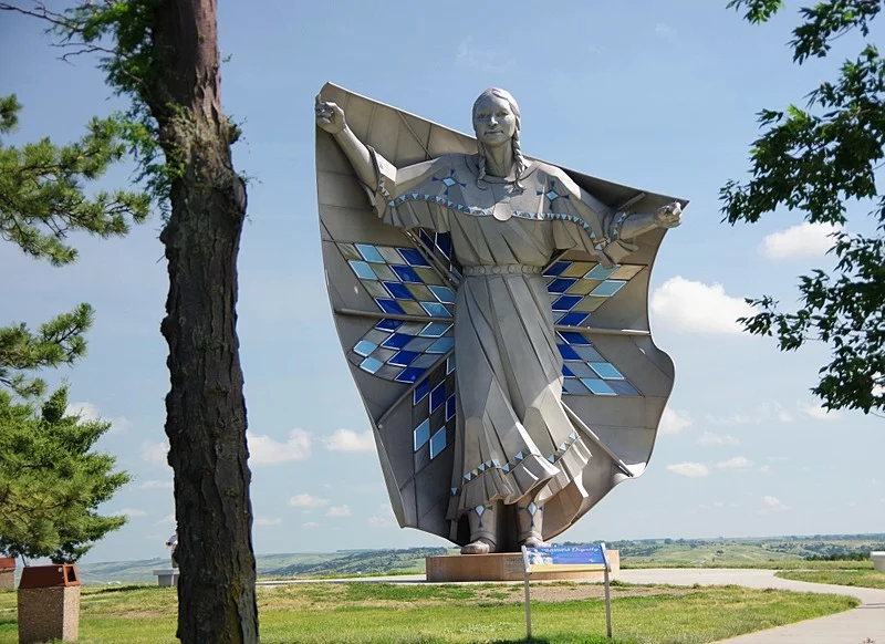 Estatua de la dignidad de la tierra y el cielo