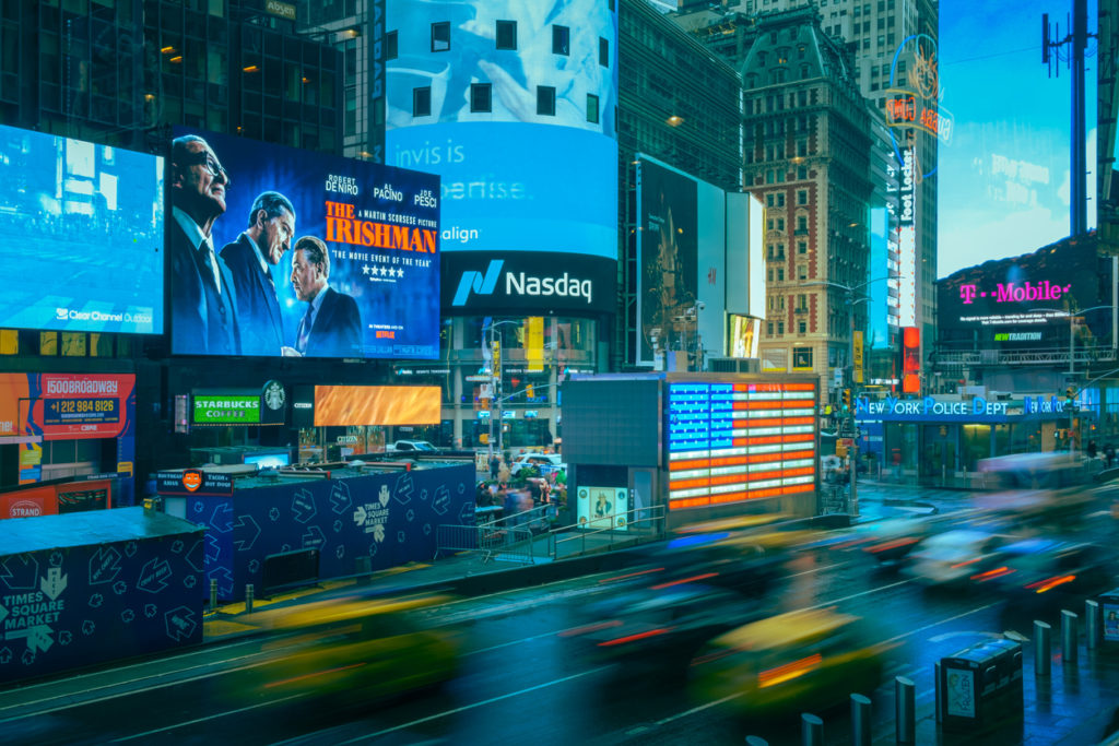 Panneaux publicitaires Times Square pour le suivi de la marque