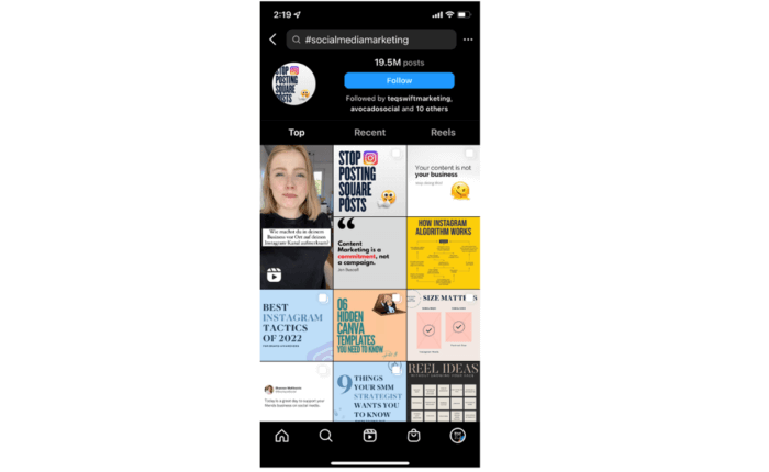 Mengetik #socialmediamarketing di bilah pencarian Instagram menunjukkan bahwa ada 19,5 juta postingan yang menggunakan tagar ini dan memiliki kisi-kisi postingan, yang dapat difilter berdasarkan Top, Recent, atau Reels.