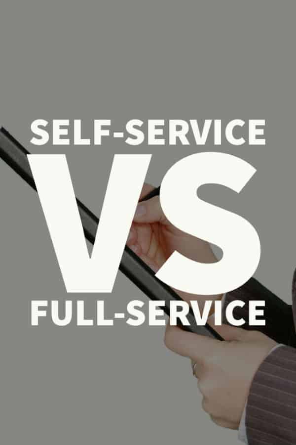 autoservire vs serviciu complet