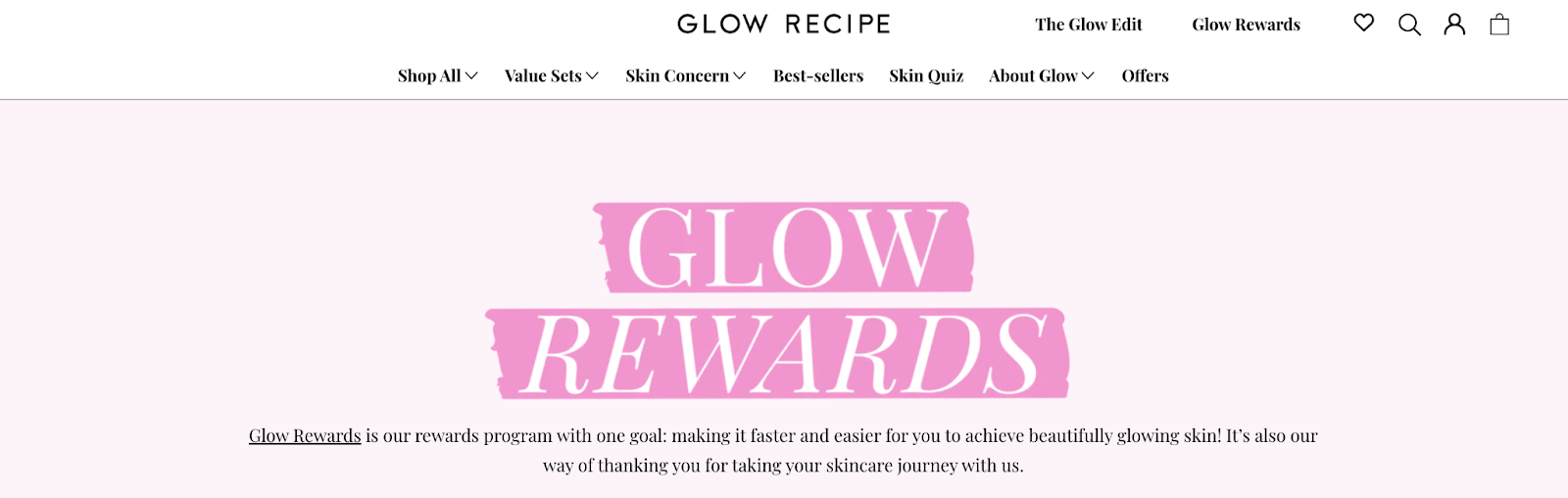 Treueprogramme in der Schönheitsindustrie – Ein Screenshot der Erläuterungsseite des Prämienprogramms von GLow Recipe. Die Seite ist hellrosa und der Titel ist in einem helleren Rosa mit weißen Druckbuchstaben hervorgehoben, die „Glow Rewards“ sagen. Der Text darunter sagt: „Glow Rewards ist unser Prämienprogramm mit einem Ziel: Sie schneller und einfacher zu einer schön strahlenden Haut zu machen! Es ist auch unsere Art, Ihnen zu danken, dass Sie Ihre Hautpflegereise mit uns unternommen haben.“