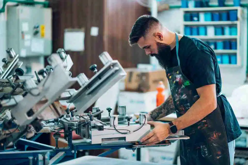 un fabricante que utiliza el enfoque de fabricación bajo pedido