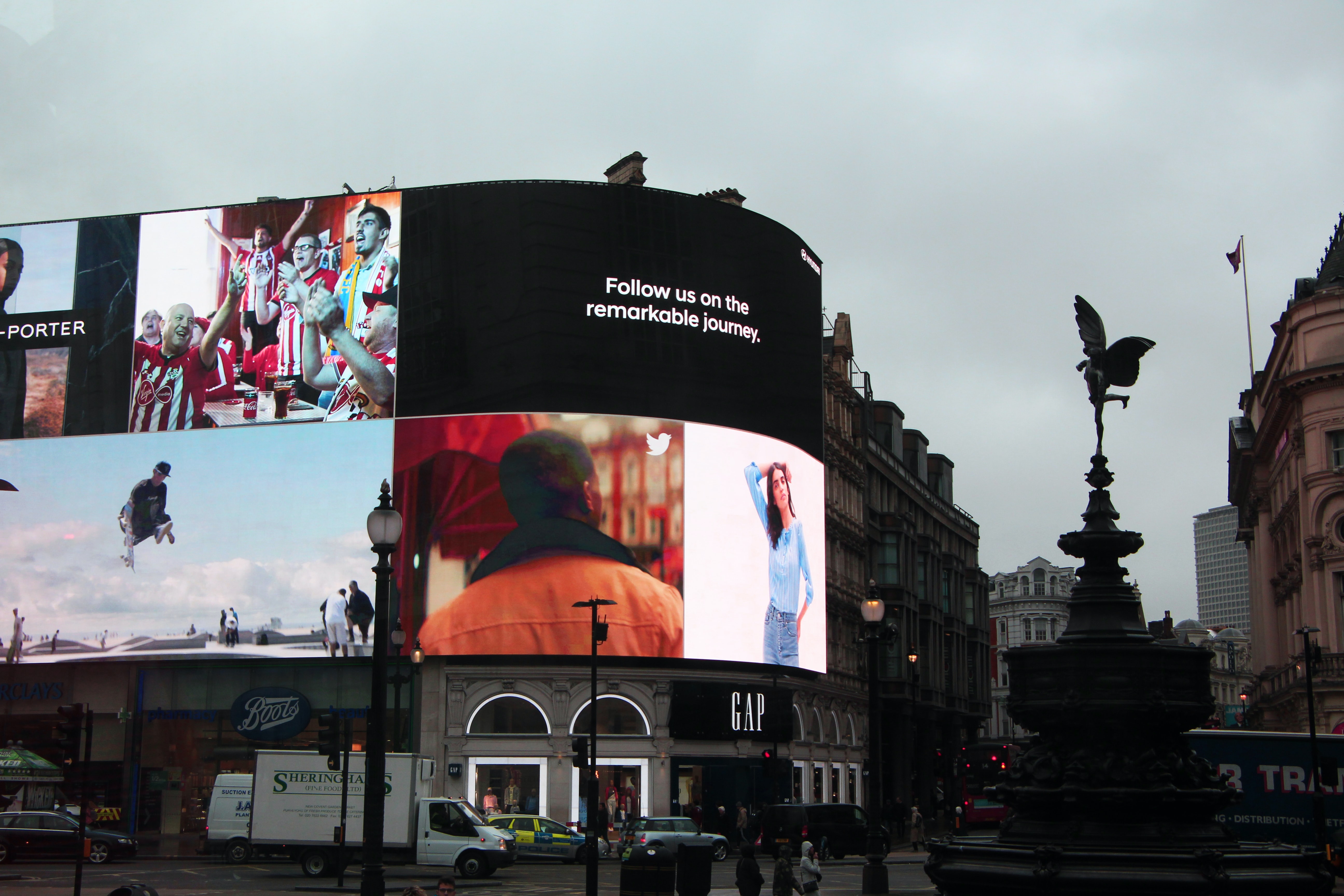 anúncios em vídeo em outdoor de LED na cidade