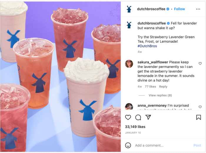 Não é surpreendente ver uma alta taxa de engajamento nesta atraente foto de produto de bebidas com sabor de lavanda da dutchbroscoffee.