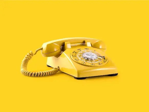 telefone-amarelo-em-fundo-amarelo