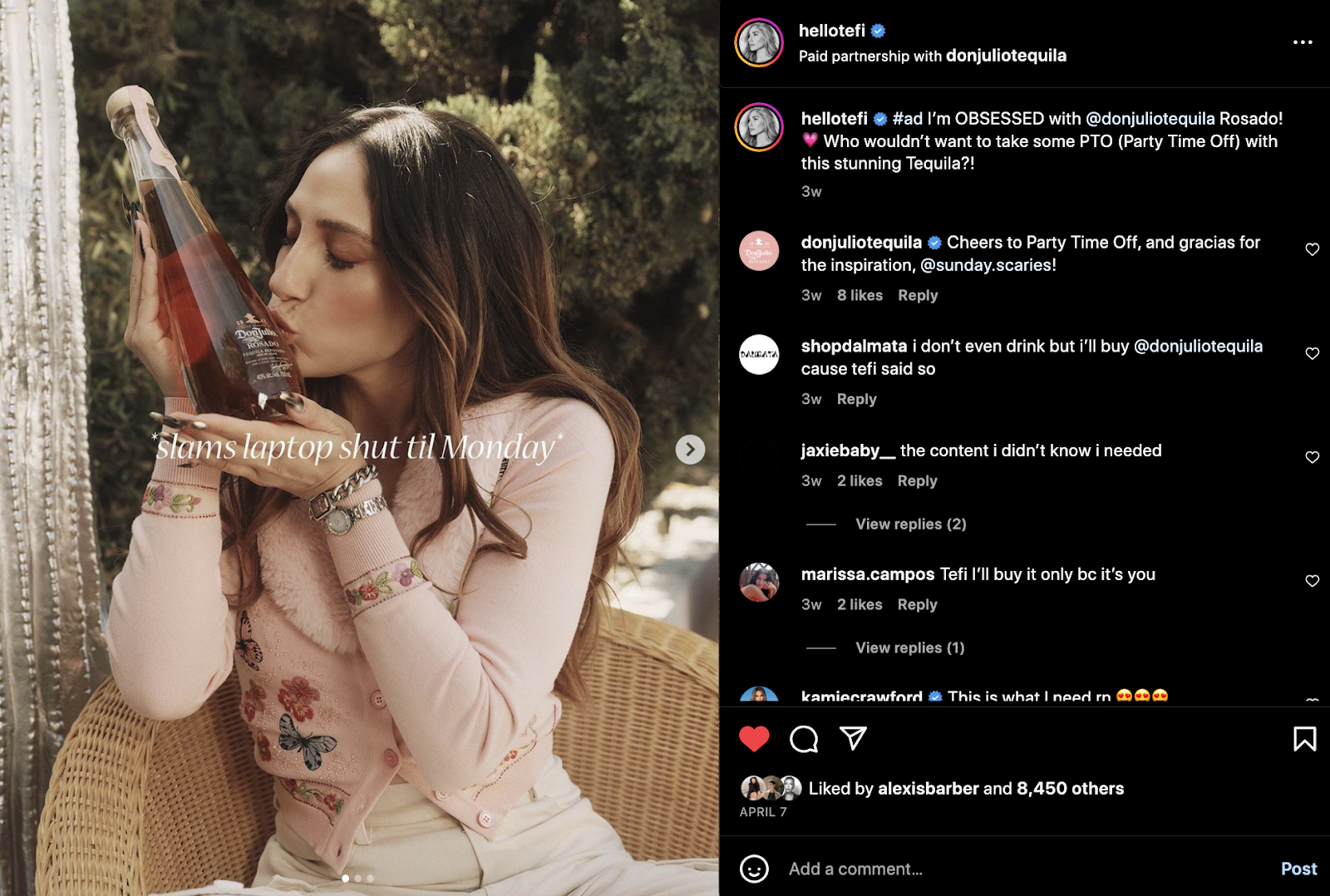 Capture d'écran d'une publicité de marketing d'influence d'Instagram. Une femme embrasse une bouteille de rose alors qu'elle est assise dans un jardin, vêtue de rose.