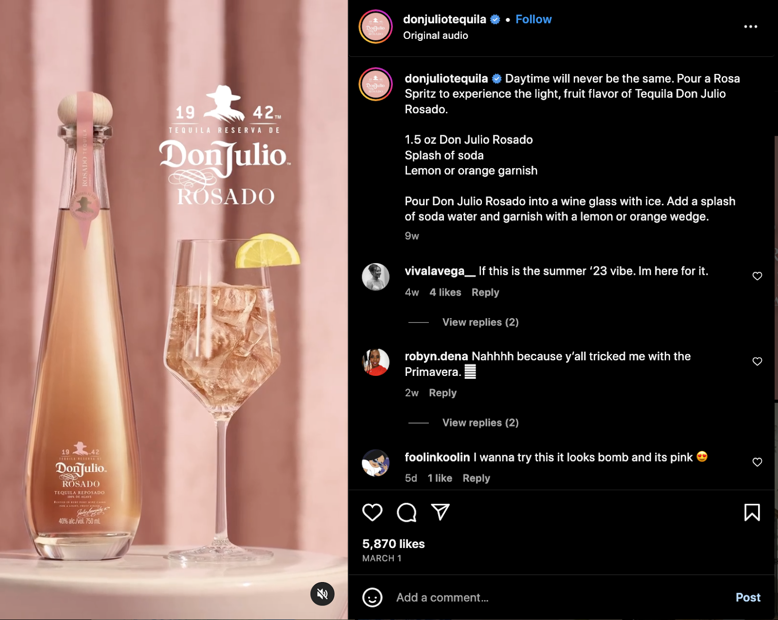 Capture d'écran d'une publicité de style marketing traditionnel sur Instagram. L'image présente une élégante bouteille en verre pleine de rose rose, à côté d'un verre à vin rempli de glace et de rose et garni d'un citron.