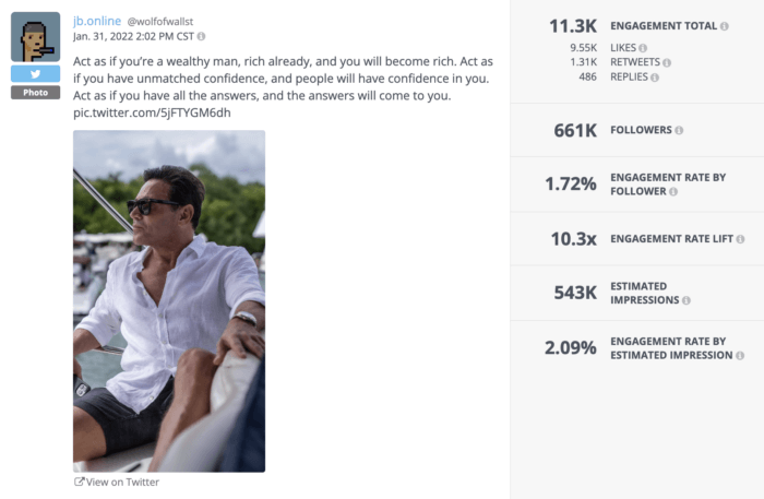 Il tweet dell'influencer dei social media Jordan Belfort incentrato sul principio della manifestazione. Scrive "agisci come se avessi tutte le risposte e le risposte ti arriveranno".