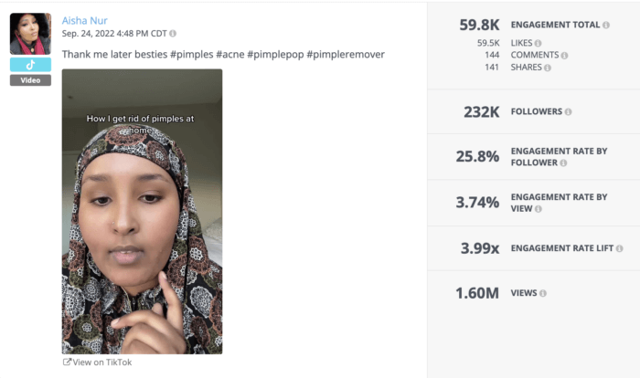 Rival IQ dispose de toutes les mesures sur la meilleure vidéo TikTok de l'influenceuse des médias sociaux Aisha Nur, y compris le total d'engagement, le taux d'engagement par suiveur, le taux d'engagement par vue, et plus encore.