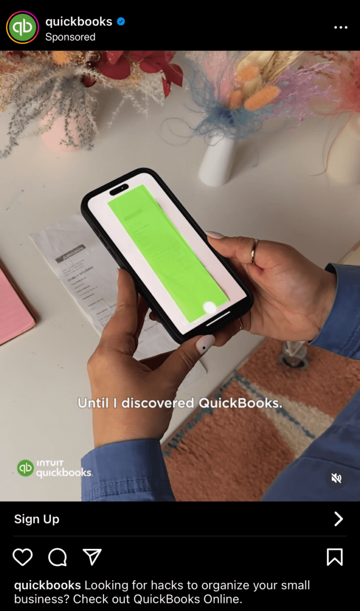 Une publicité vidéo Instagram de QuickBooks qui guide les téléspectateurs à travers l'expérience client utilisant la plateforme.