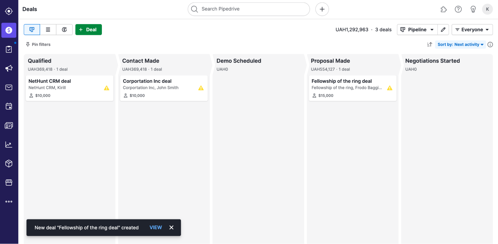 Interfejs użytkownika Pipedrive CRM: porównanie Pipedrive i Salesmate