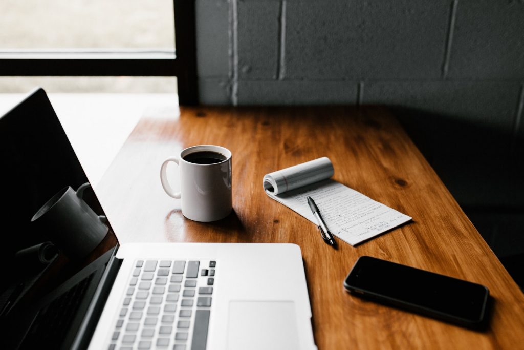 Ordinateur portable sur le bureau