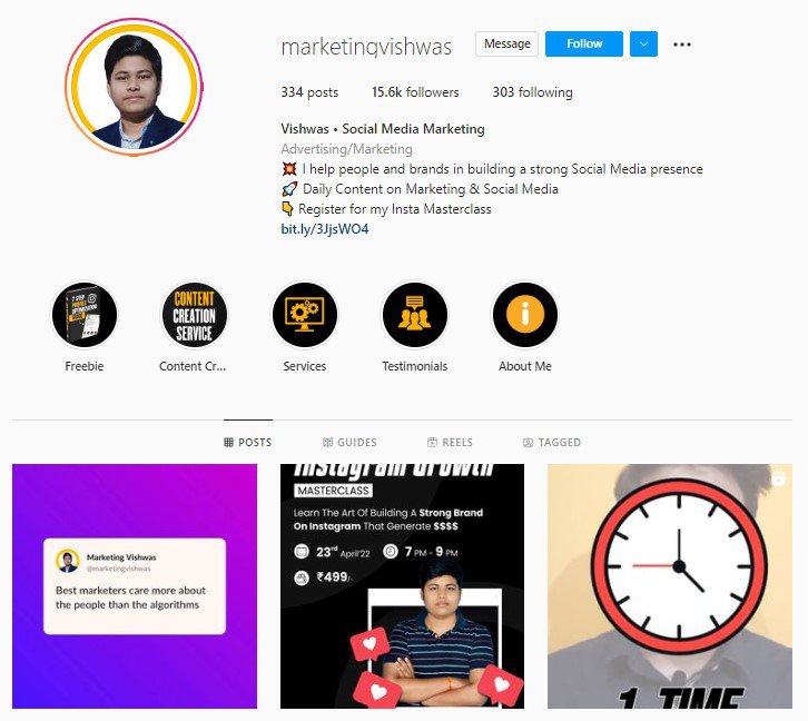 gestionnaire de médias sociaux s'engageant dans des publications Instagram