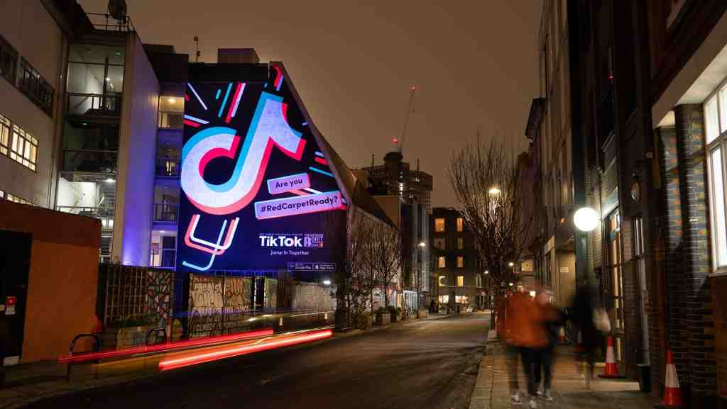 TikTok célèbre les BRIT avec des projections immersives et des diffusions en direct à travers Londres | LBBEn ligne