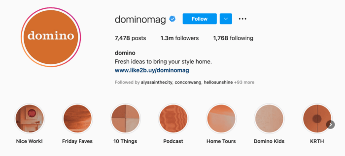 Domino 杂志的 Instagram 简历以品牌故事精选封面为特色，封面采用与徽标相匹配的具有凝聚力的焦橙色。