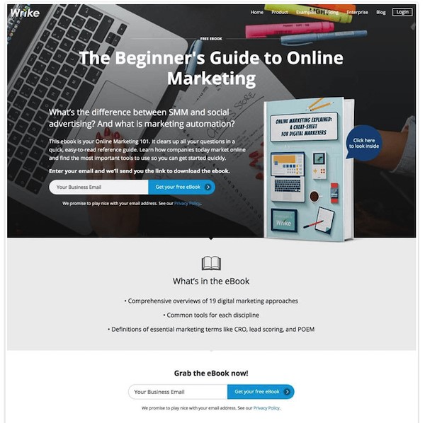 ตัวอย่างเคล็ดลับ CTR ทางอีเมลจาก Wrike ที่ระบุ The Beginner's Guide to Online Marketing พร้อมแล็ปท็อปและบันทึกของบุคคลอยู่เบื้องหลัง